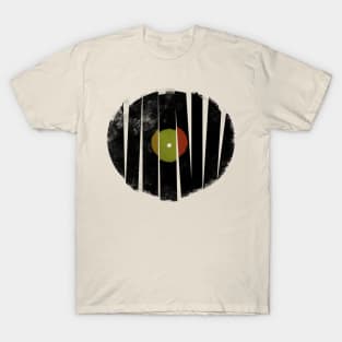 Broken Vinyl Records Vintage Retro Music DJ T-Shirt